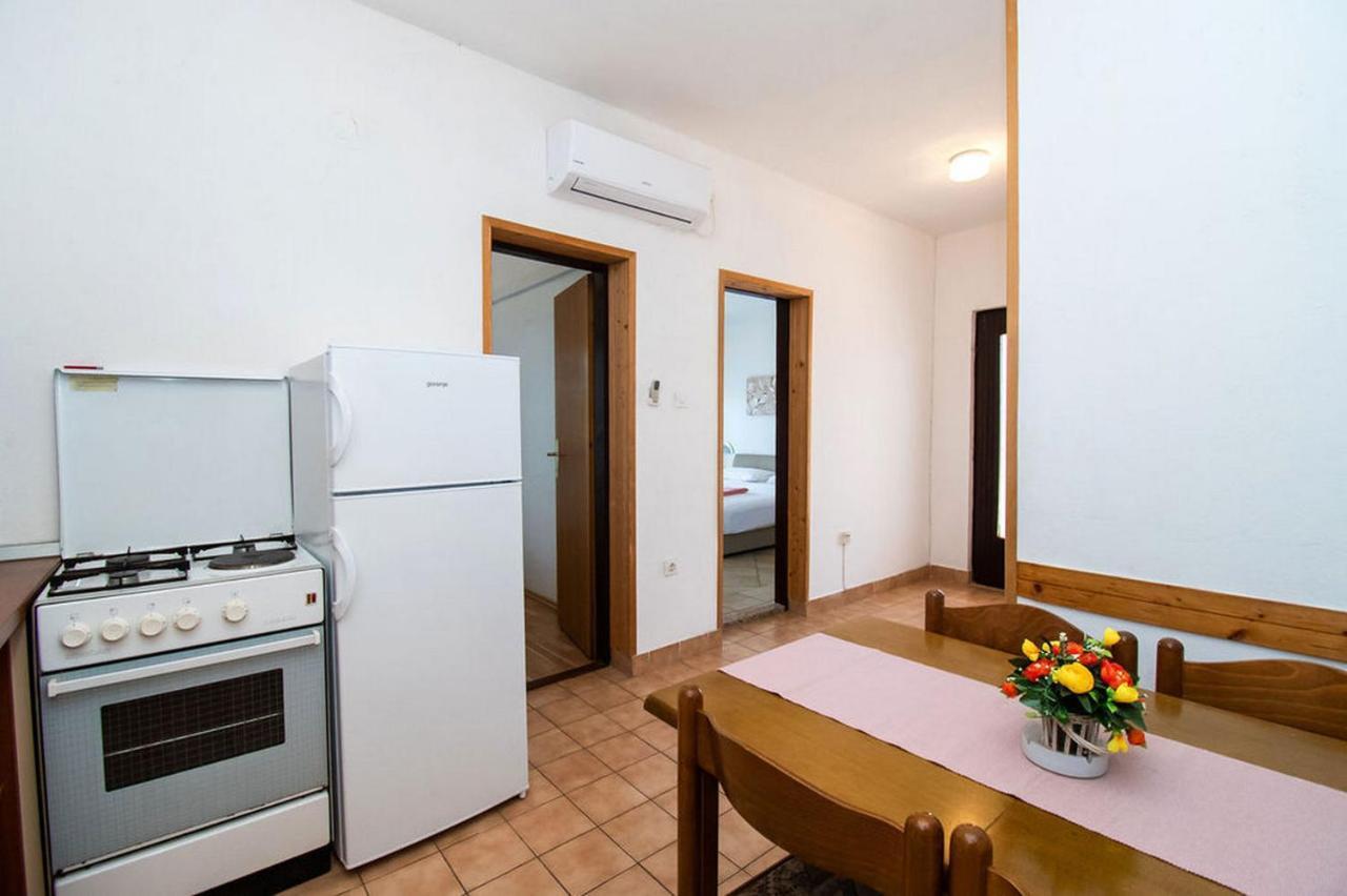 Apartments Crljenko Povljana Eksteriør billede