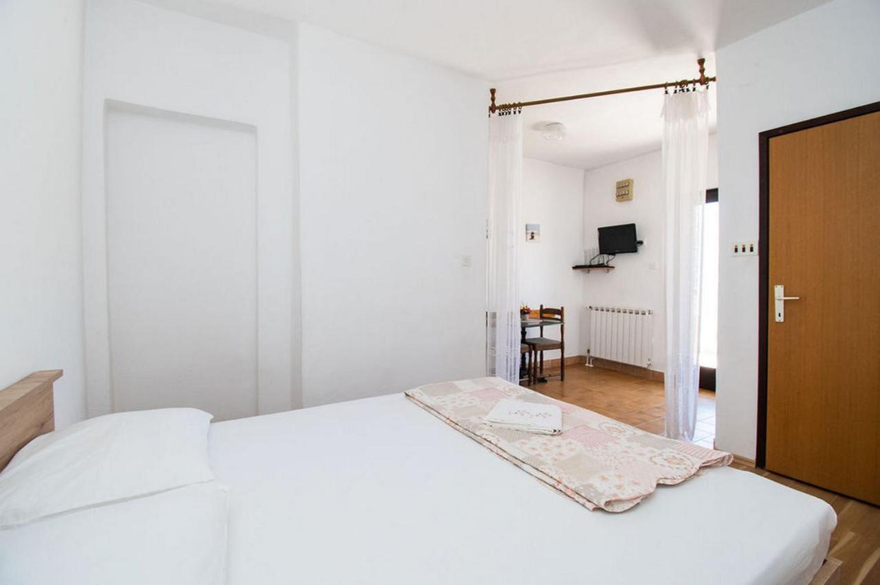 Apartments Crljenko Povljana Eksteriør billede
